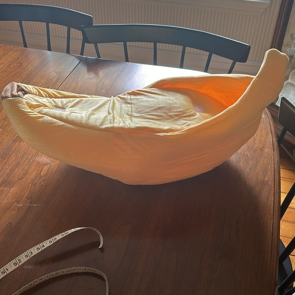 Adorable 🍌Banana dog or cat bed - Picture 3 of 3